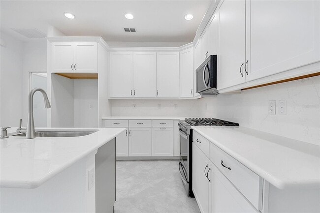 Building Photo - 215 Summertime Pl