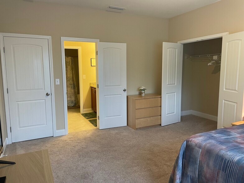 Building Photo - 8552 Loxton Cir