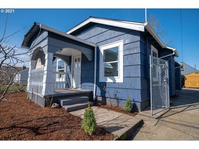 Building Photo - 8111 SE Taylor St