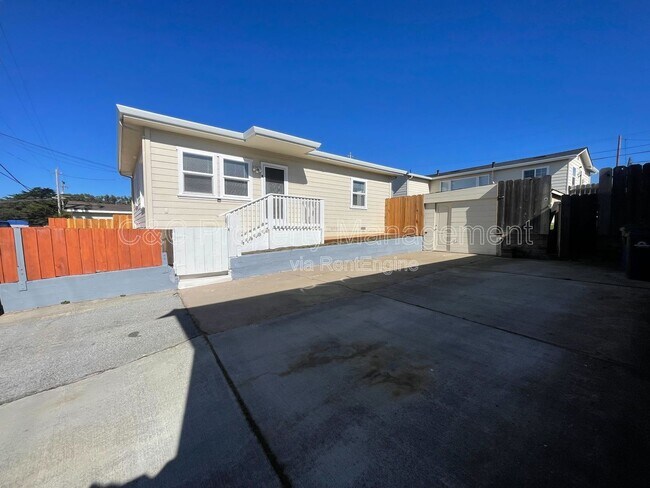 Building Photo - 1234 Circle Ave