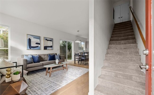 Building Photo - Modern and Sleek 3 Bed Townhome in Heart o...