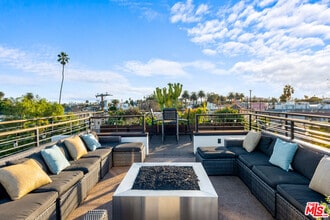 Building Photo - 1220 Cabrillo Ave