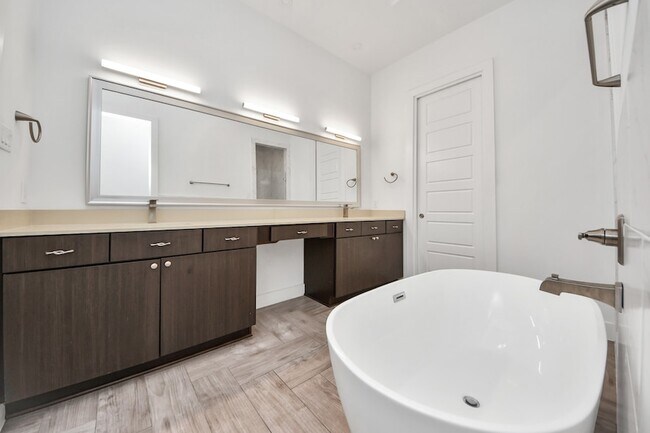 Building Photo - 1703 Cedrocanna Ln