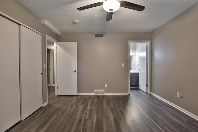 Building Photo - 914 Tradewind Dr
