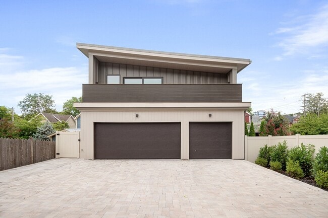 Building Photo - 1603 5th Ave N