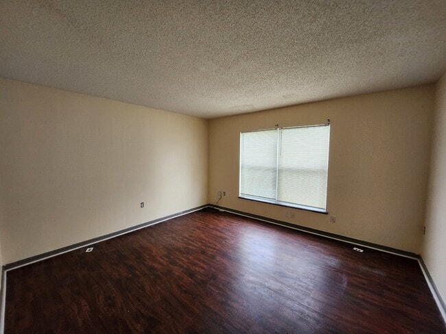 Building Photo - Overland Park - Spacious - NAS Jacksonville