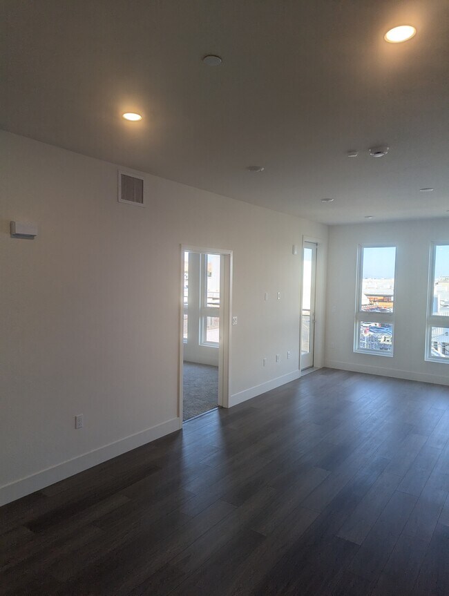 Building Photo - 3698 Vision Cmn