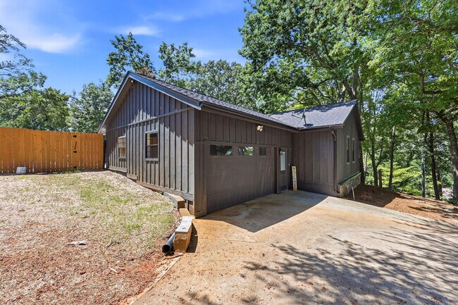 Building Photo - 4225 Twin Rivers Dr