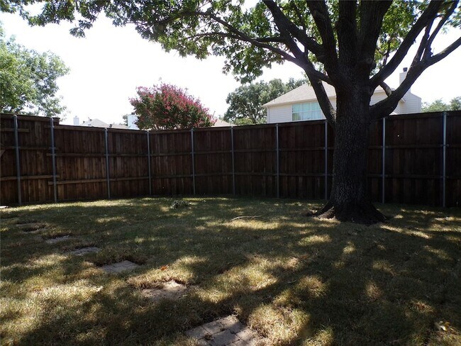 Building Photo - 4804 Holly Berry Dr