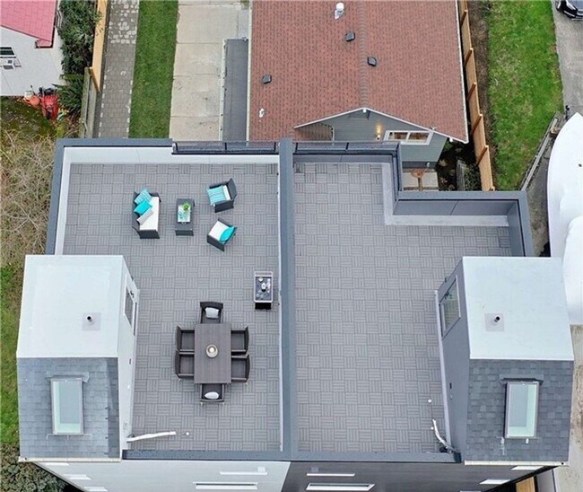 Building Photo - Air-Conditioned Seattle Townhome with Rooftop Deck & Mt. Rainier Views