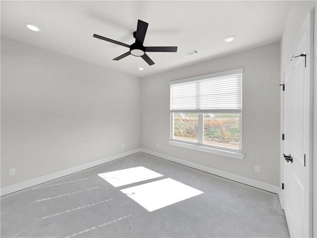 Building Photo - 4843 Farmhouse St