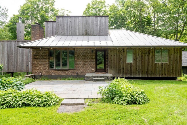 Primary Photo - 699 Tower Hill Rd