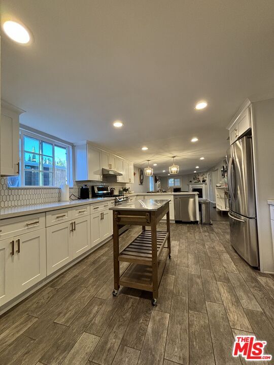 Building Photo - 10824 Paso Robles Ave