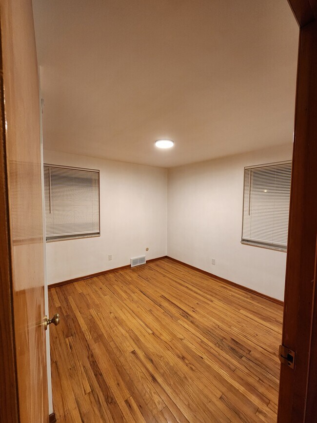 Building Photo - 432 3rd Ave