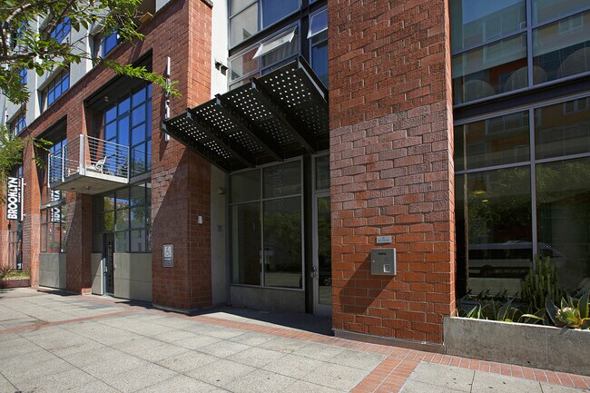 Building Photo - Spacious 2 Bedroom 2 Bathroom at M2i in Do...