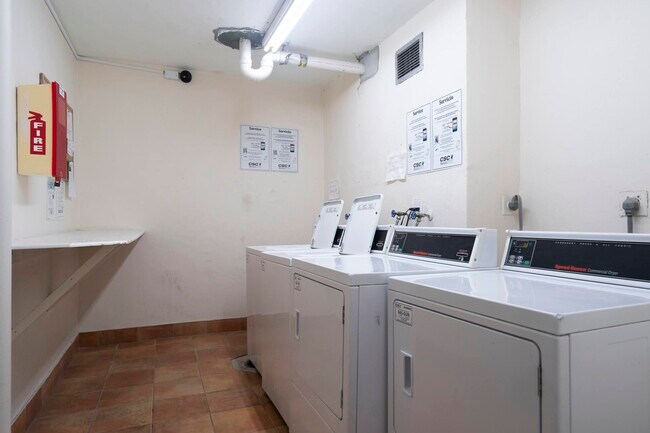 Building Photo - 3725 S Ocean Dr