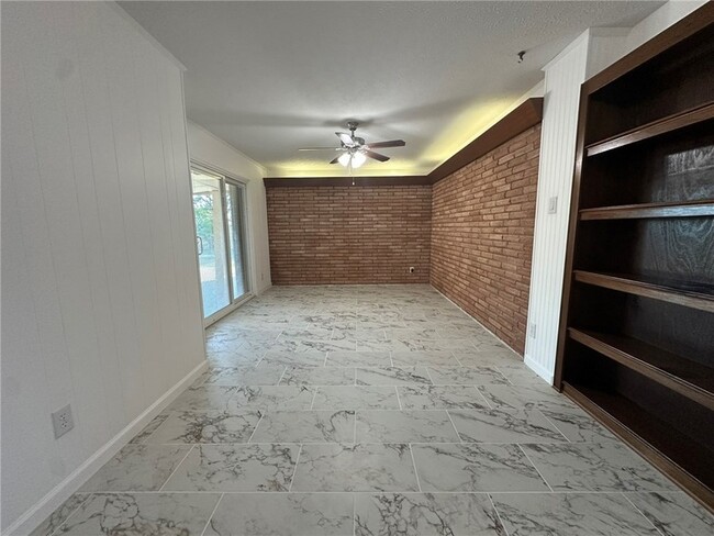 Building Photo - 136 Daniel Moore Ave