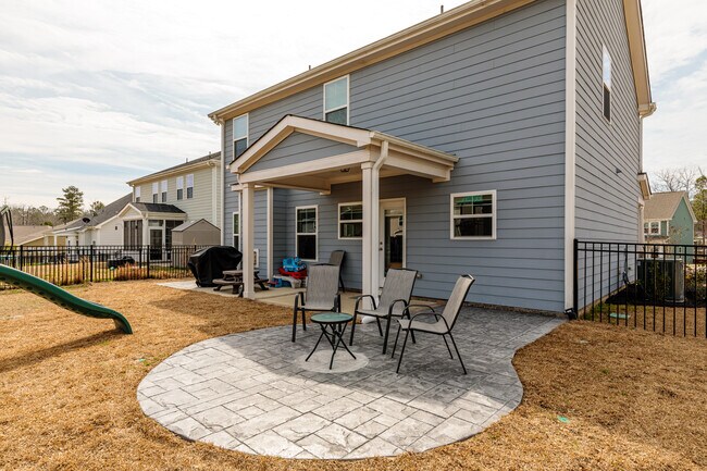 Building Photo - 205 Parrish Ln