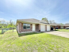 Building Photo - 311 Janelle Dr