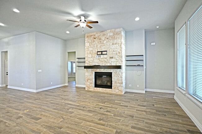 Building Photo - 588 Vale Ct