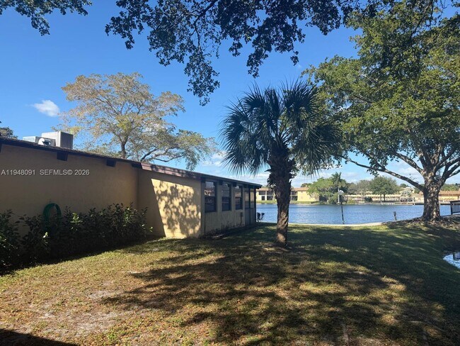 Building Photo - 412 Briarwood Cir