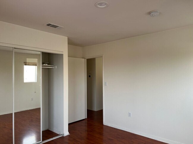 Building Photo - 12038 Ratner St