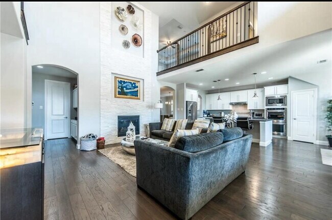 Building Photo - Beautiful, exquisite home in the heart of ...