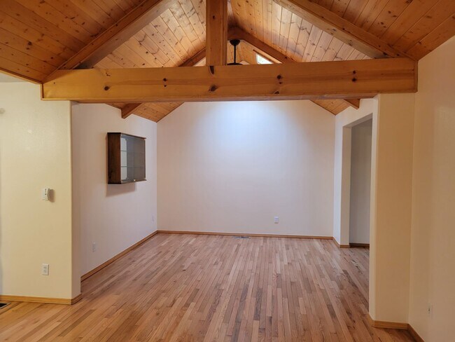 Building Photo - Newly painted  2,000+ sq home with RV parking