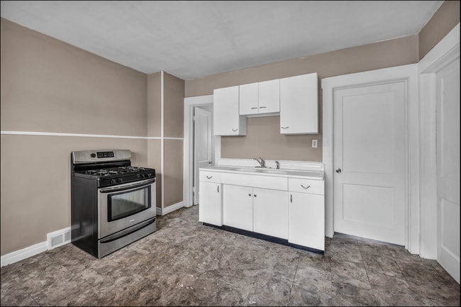 Building Photo - 4105 E 64th St