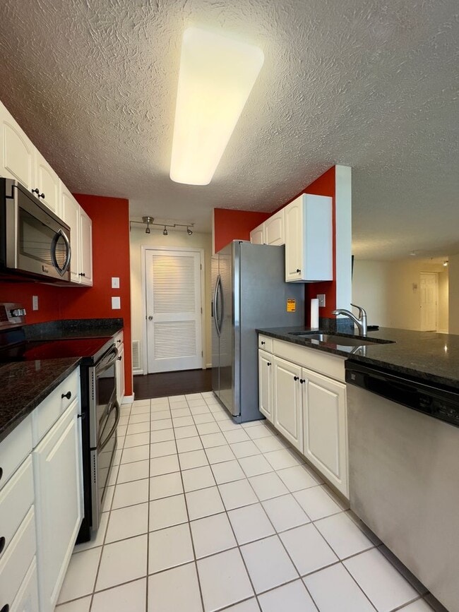 Building Photo - Charming 2 Bedroom/1 Bathroom Apartment in Nottingham, MD!