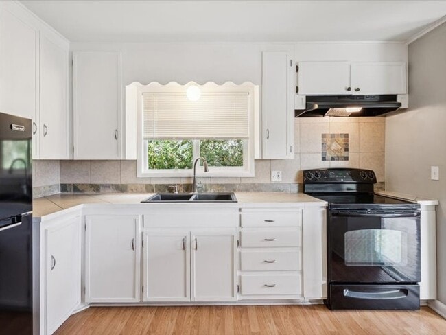 Building Photo - 2607 S Maplewood Ave