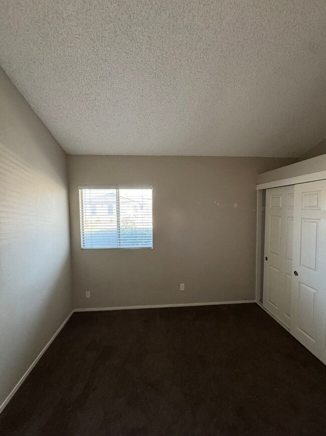 Building Photo - 3 Bedroom 2 Bathroom Home in Santa Maria