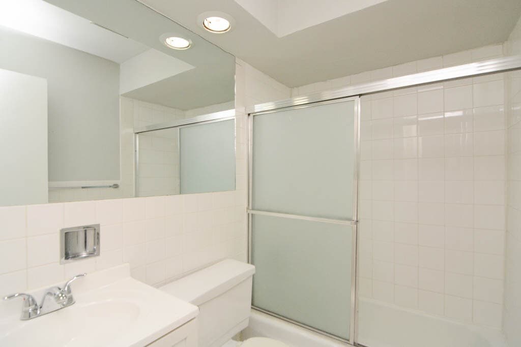 Building Photo - 503 W Briar Pl