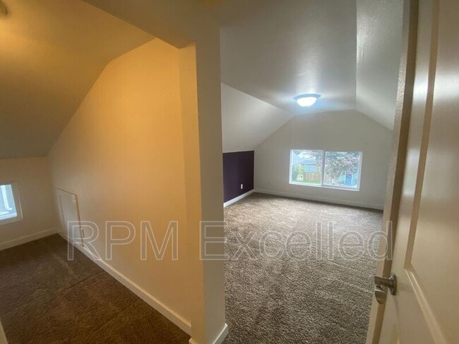 Building Photo - 3714 E I St