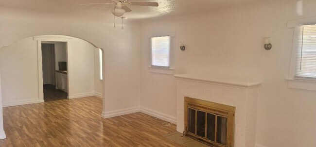 Building Photo - 3 bedroom in GLENDALE AZ 85301