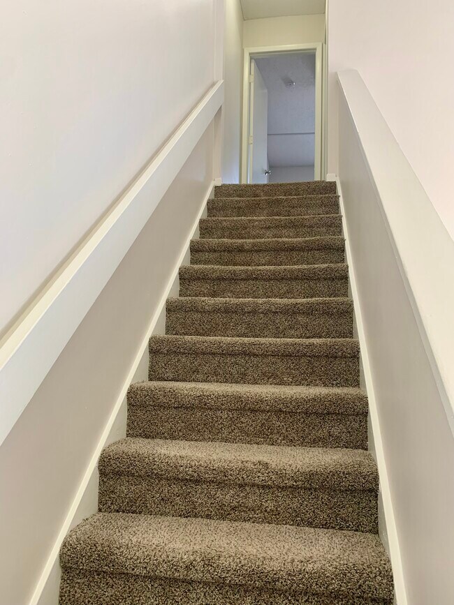 Building Photo - 2558 W Bird St