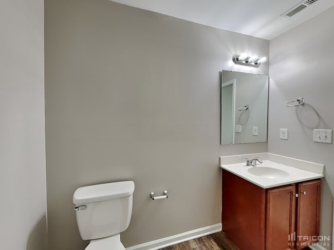 Building Photo - 4824 Lynn Lee Cir