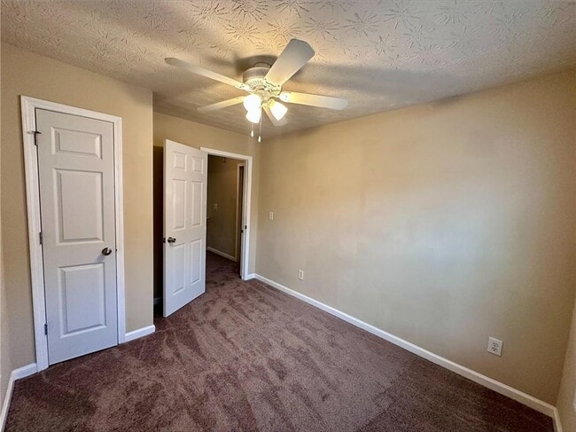 Building Photo - 827 Forsythia Way