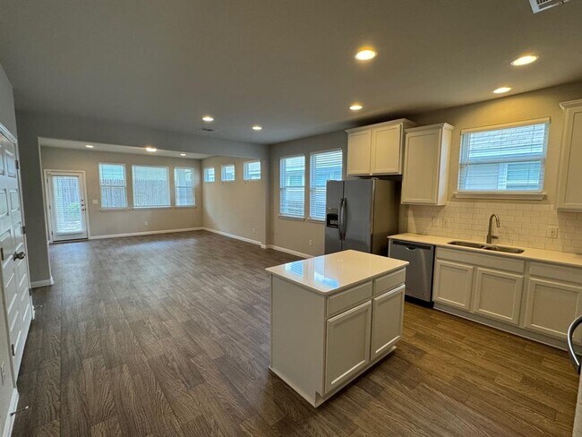 Building Photo - 209 Pitchfork Dr