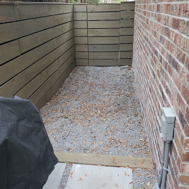 Building Photo - 1124 Azalea Ln