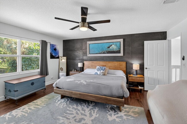 Building Photo - 6701 Hillside Ln