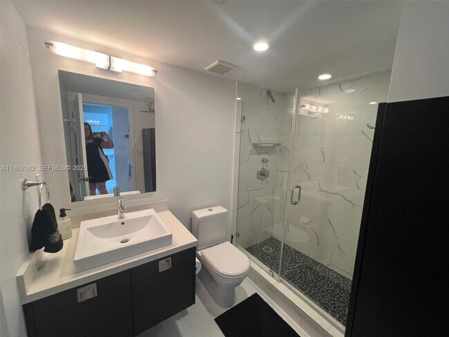 Building Photo - 100 Lincoln Rd