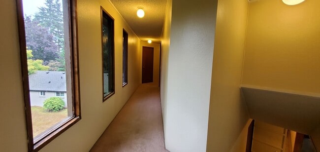 Building Photo - Fantastic Sylvan Setting off Ballinger Lake Forest Park