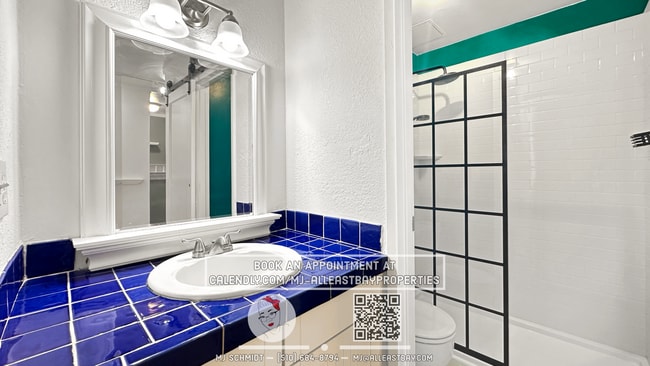 Building Photo - Bright 1 bed/1 bath located in the heart of Rockridge includes water, garbage, 1 parking!