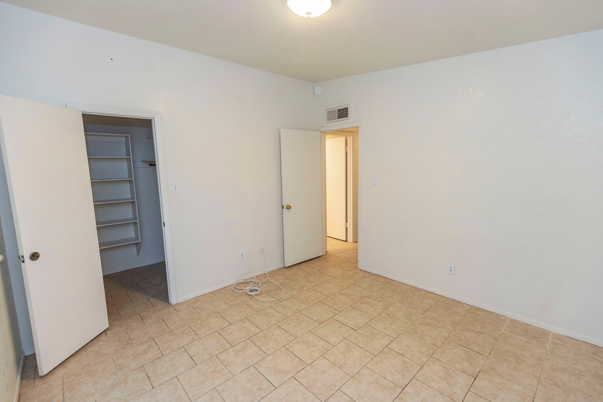 Building Photo - 3030 Hillrise Dr