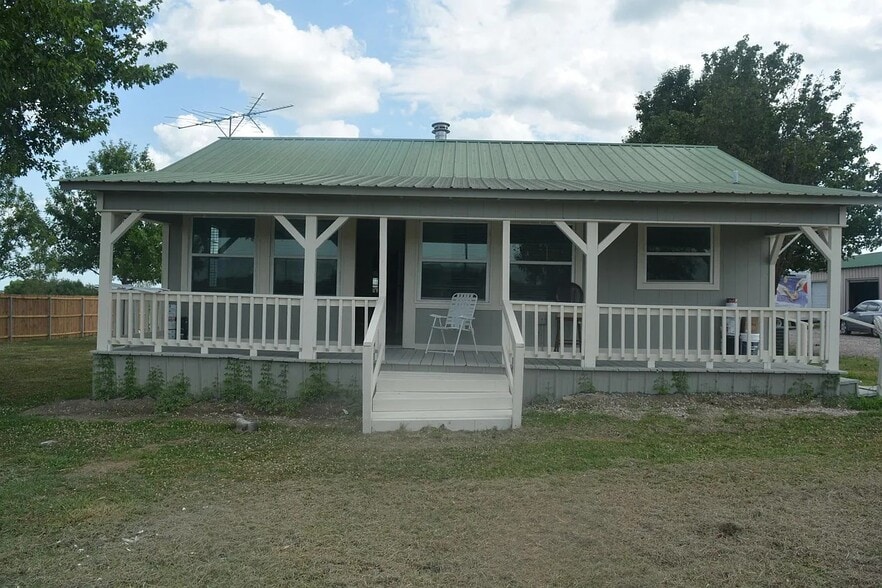 Building Photo - 510 E Cook St