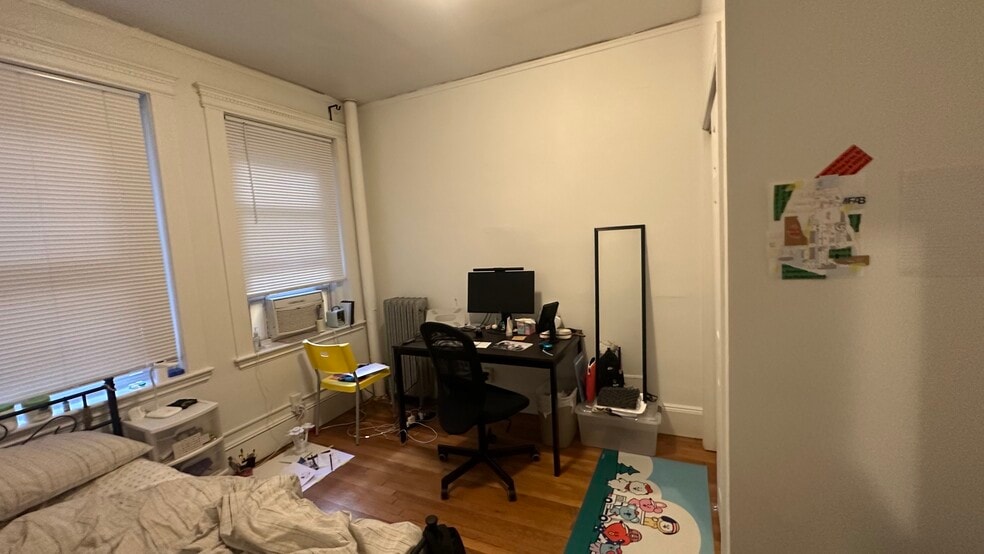 Building Photo - 132 Hemenway St