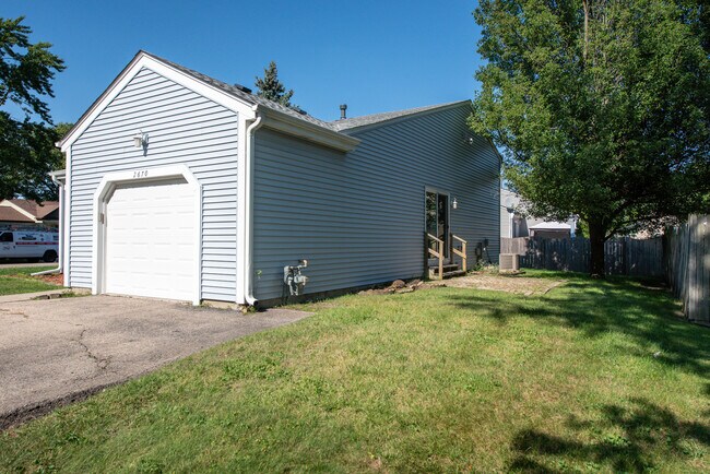Building Photo - 2670 Stoneybrook Ln