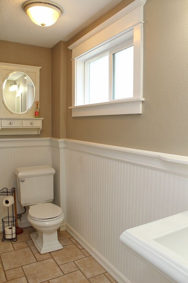 Building Photo - 5002 SE 97th Ave