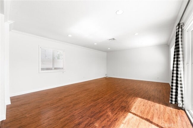 Building Photo - 5892 Meadowlark Dr